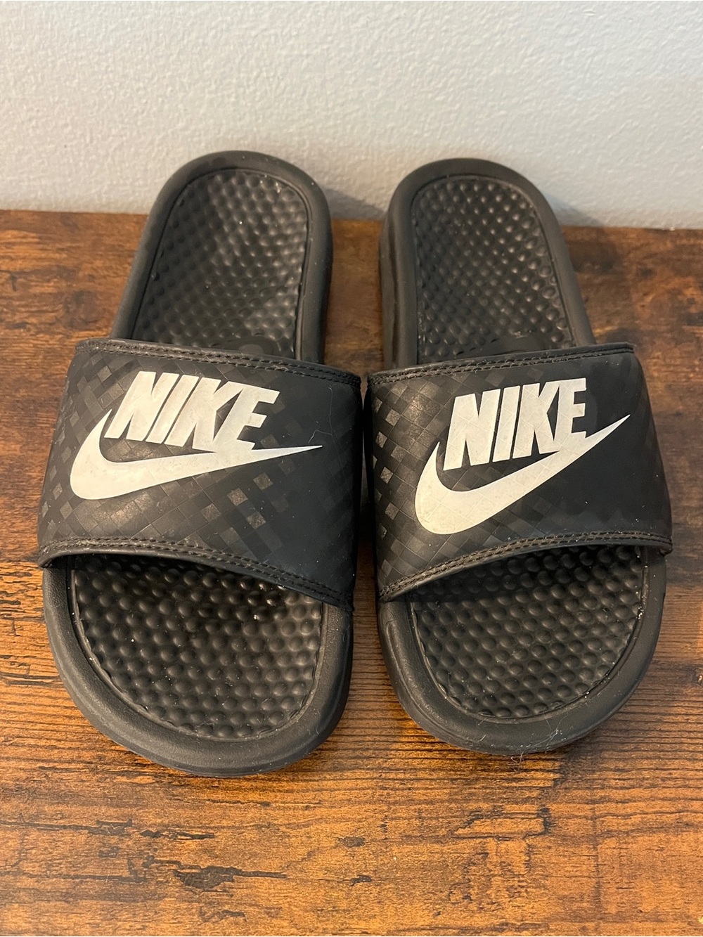 Nike Benassi Black Diamond Series Slides with White Swoosh Size Women’s 7